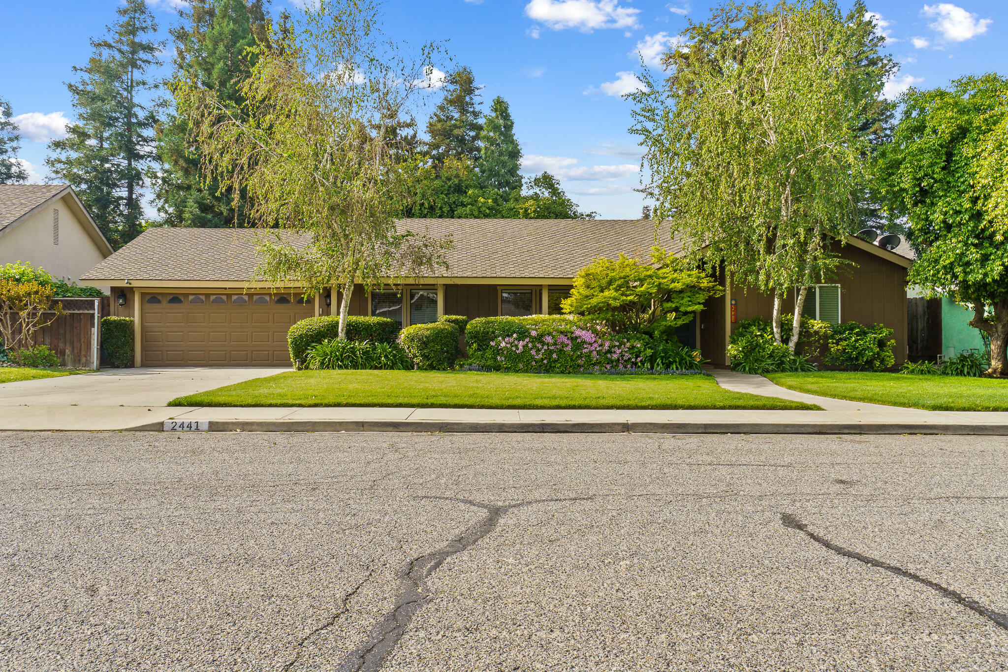 Property Photo:  2441 E Princeton Avenue  CA 93292 