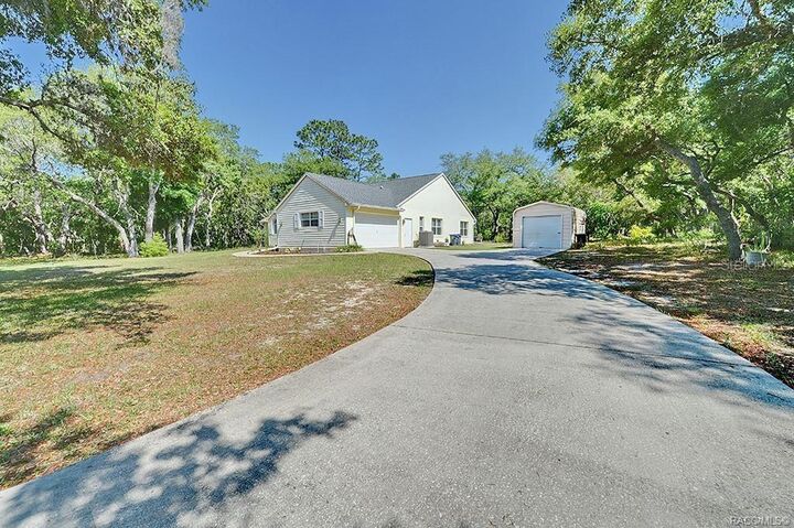 Property Photo: 1821 W Begonia Drive FL 34465