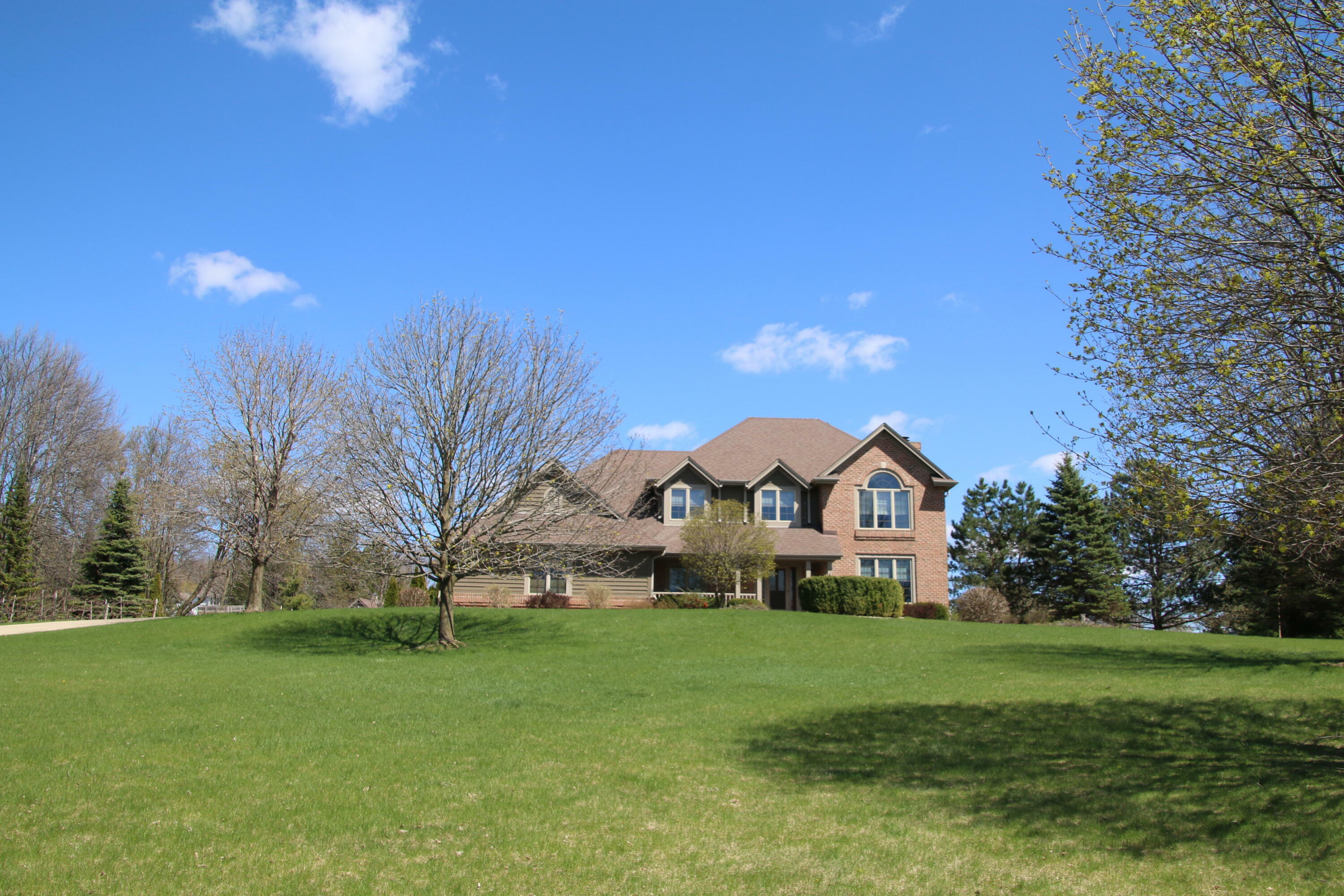 Property Photo:  1430 Hilltop View Ct  WI 53033 