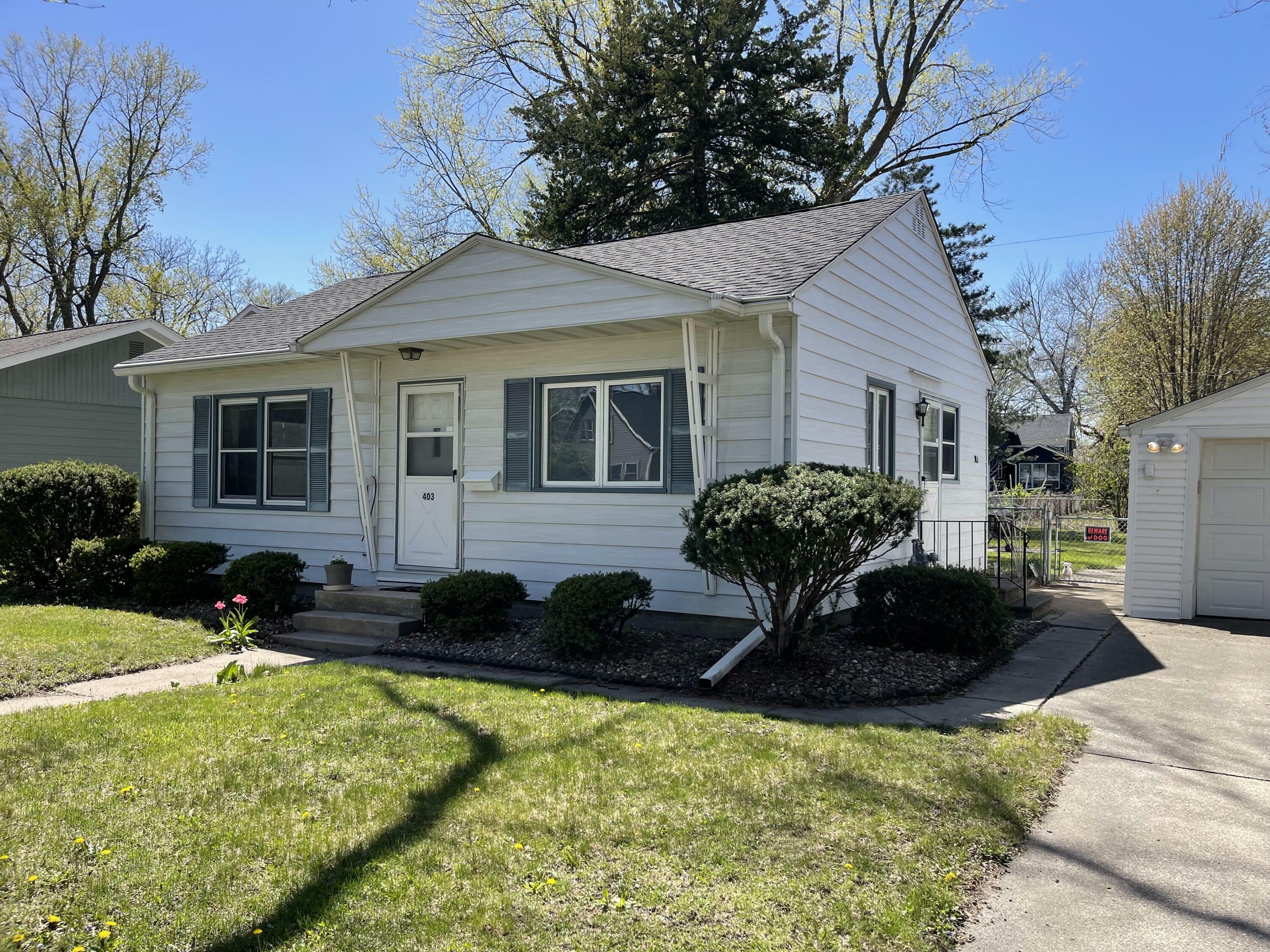 Property Photo:  403 Hilltop Road  IA 50014 