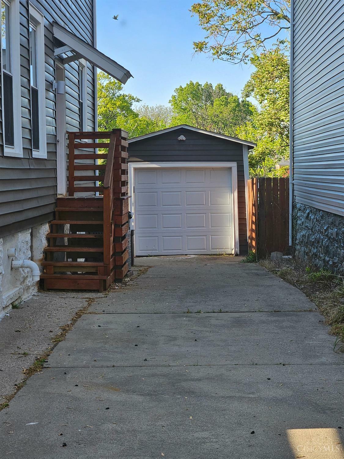 Property Photo:  1648 Jonathan Avenue  OH 45207 