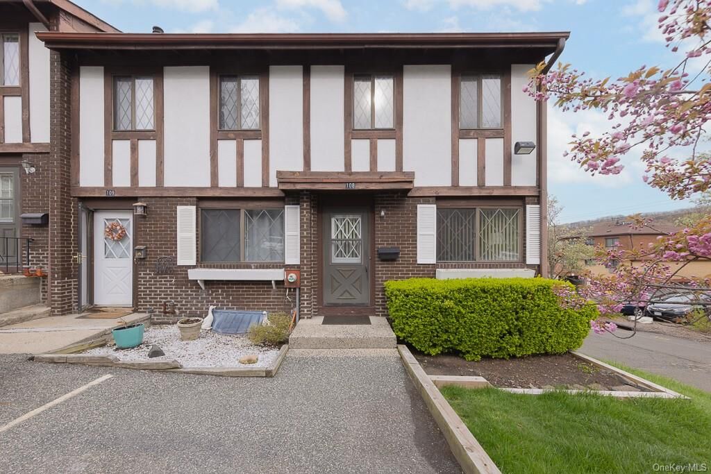 Property Photo:  108 Buckingham Court  NY 10970 