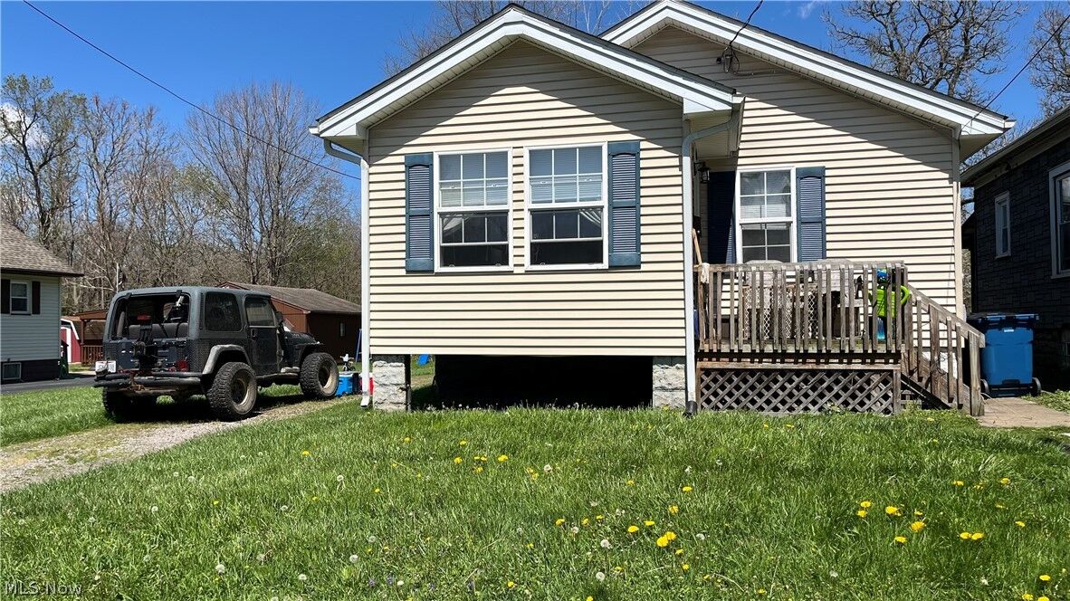Property Photo:  102 Gordon Street  OH 44420 