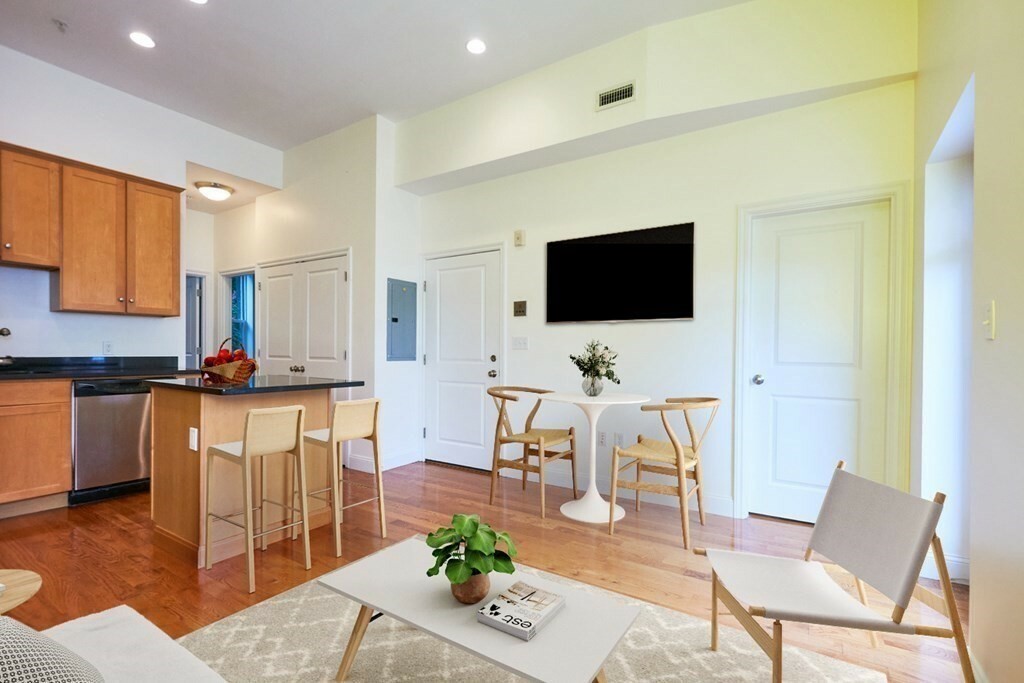 Property Photo: 58 E Springfield Street 3 MA 02118