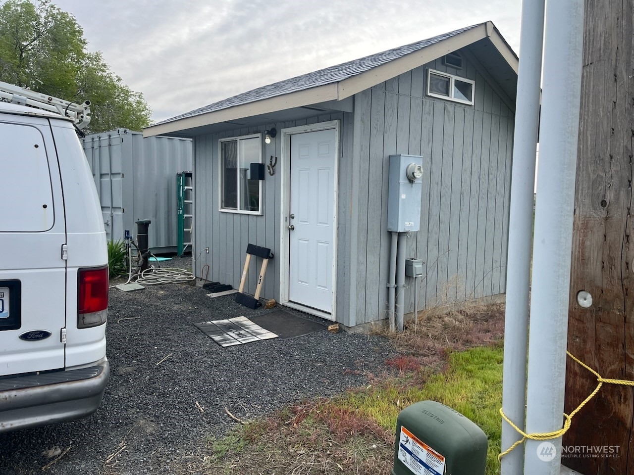 Property Photo: 2052 Rd 20 NE WA 98851