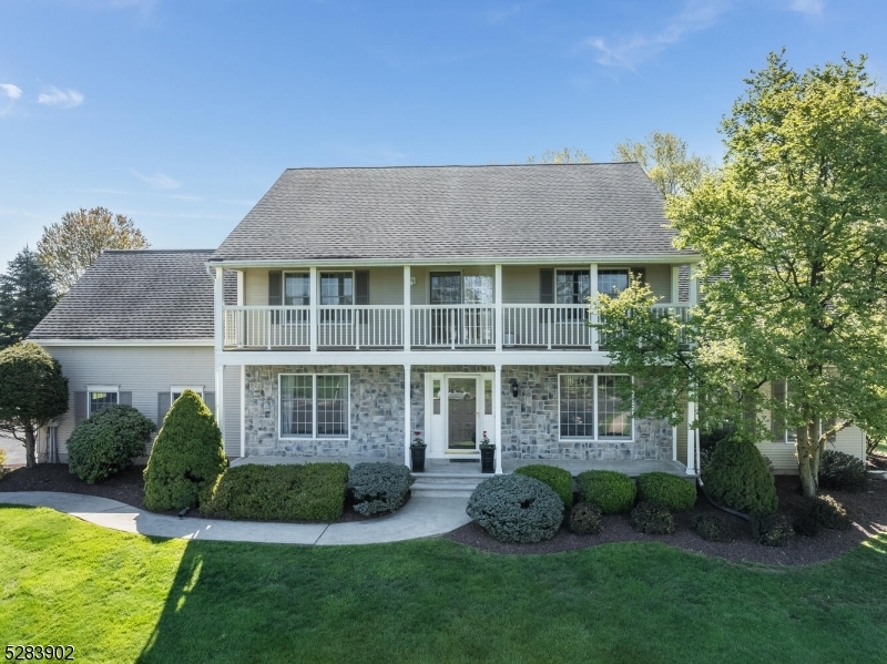 Property Photo:  4 Fenwick Ct  NJ 08822 