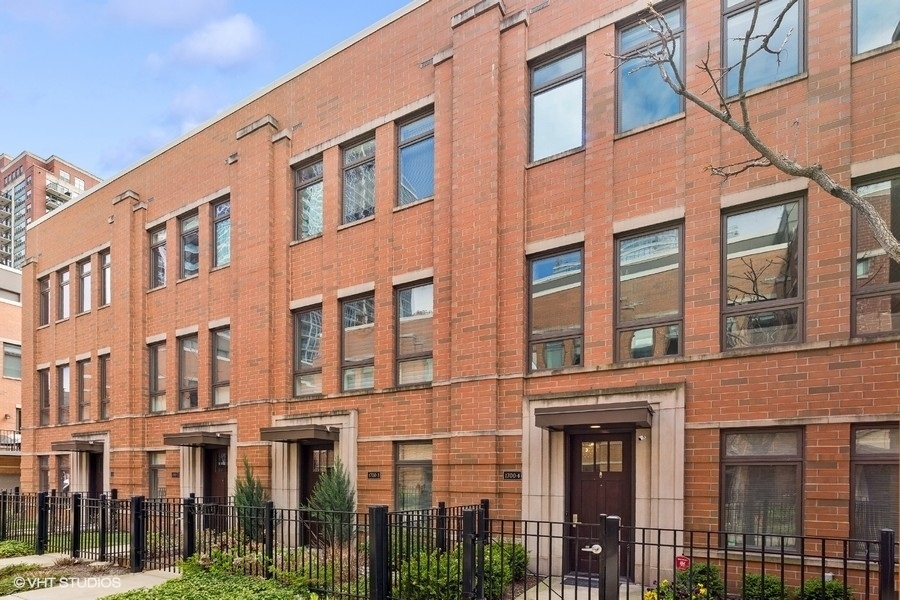 Property Photo: 1700 S Prairie Avenue 4 IL 60616