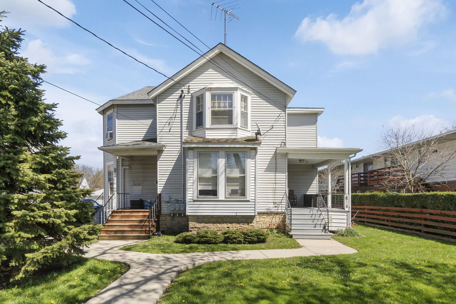 Property Photo:  818-820 Clay Street  IL 60098 