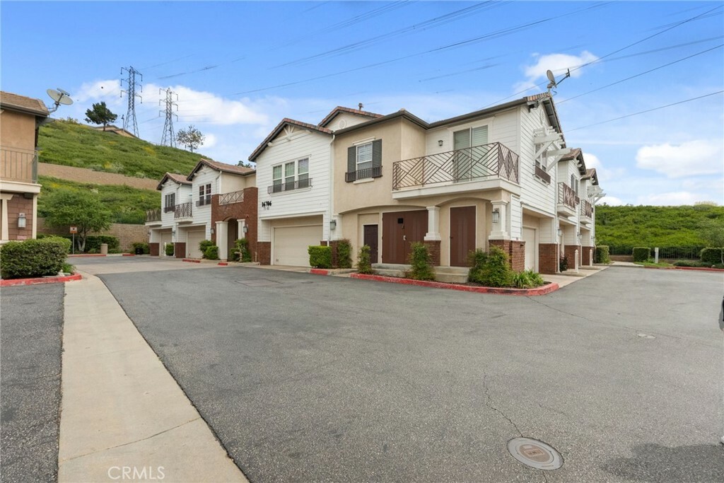 Property Photo:  16706 Nicklaus Drive 77  CA 91342 