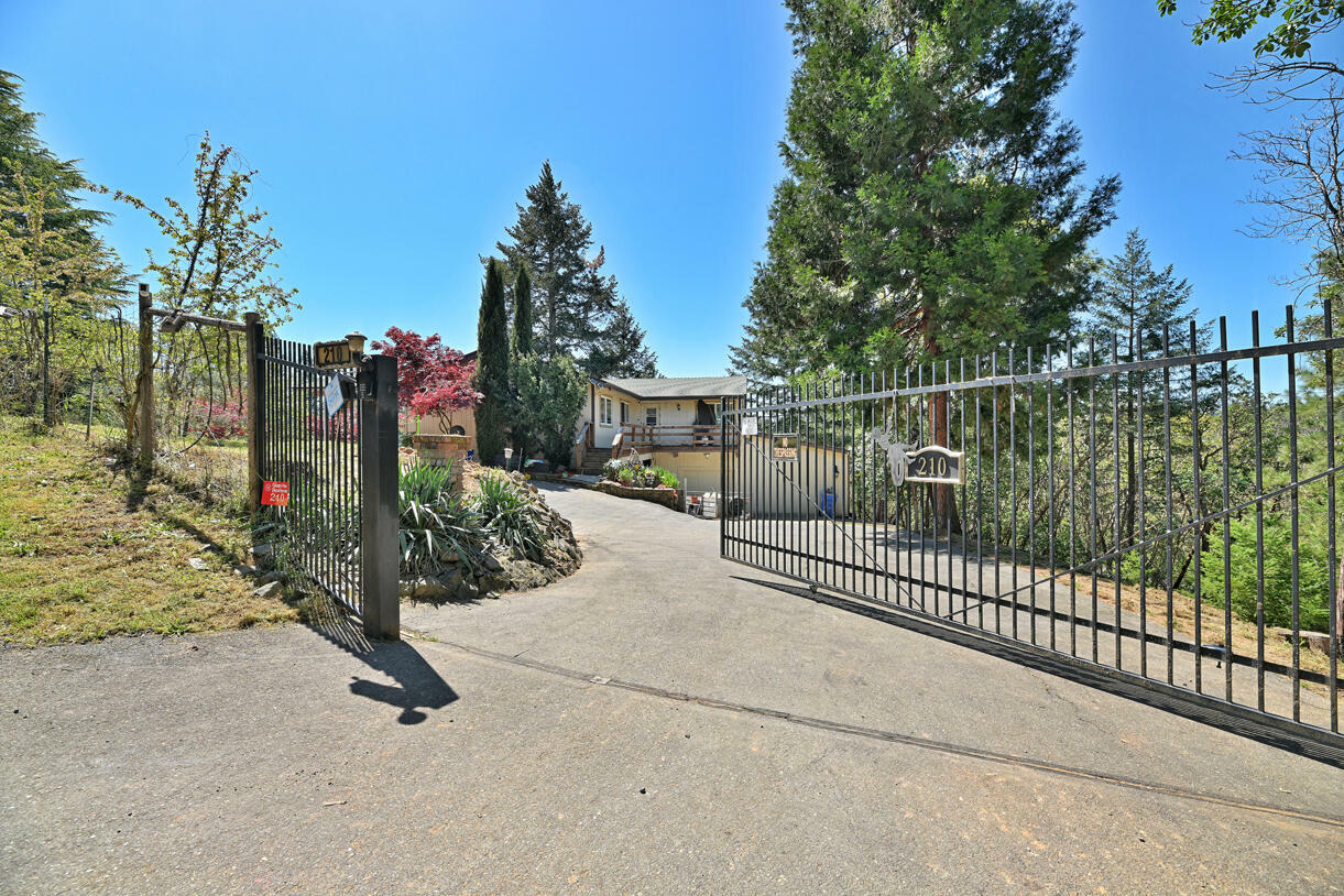 210 Space View Drive  Grants Pass OR 97526 photo