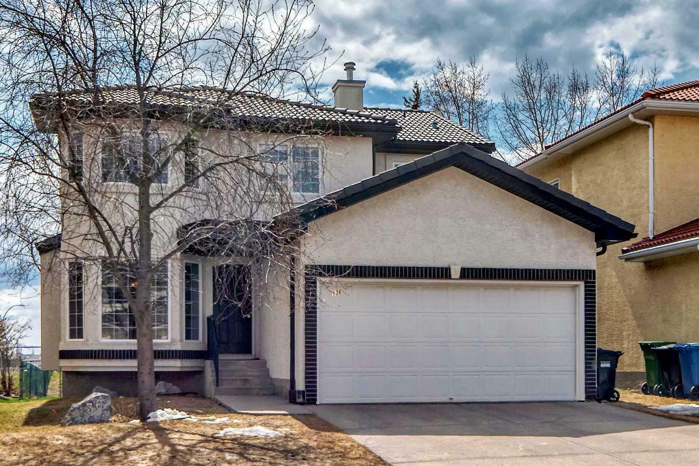 Property Photo:  136 Hampstead Circle NW  AB T3A 5P3 