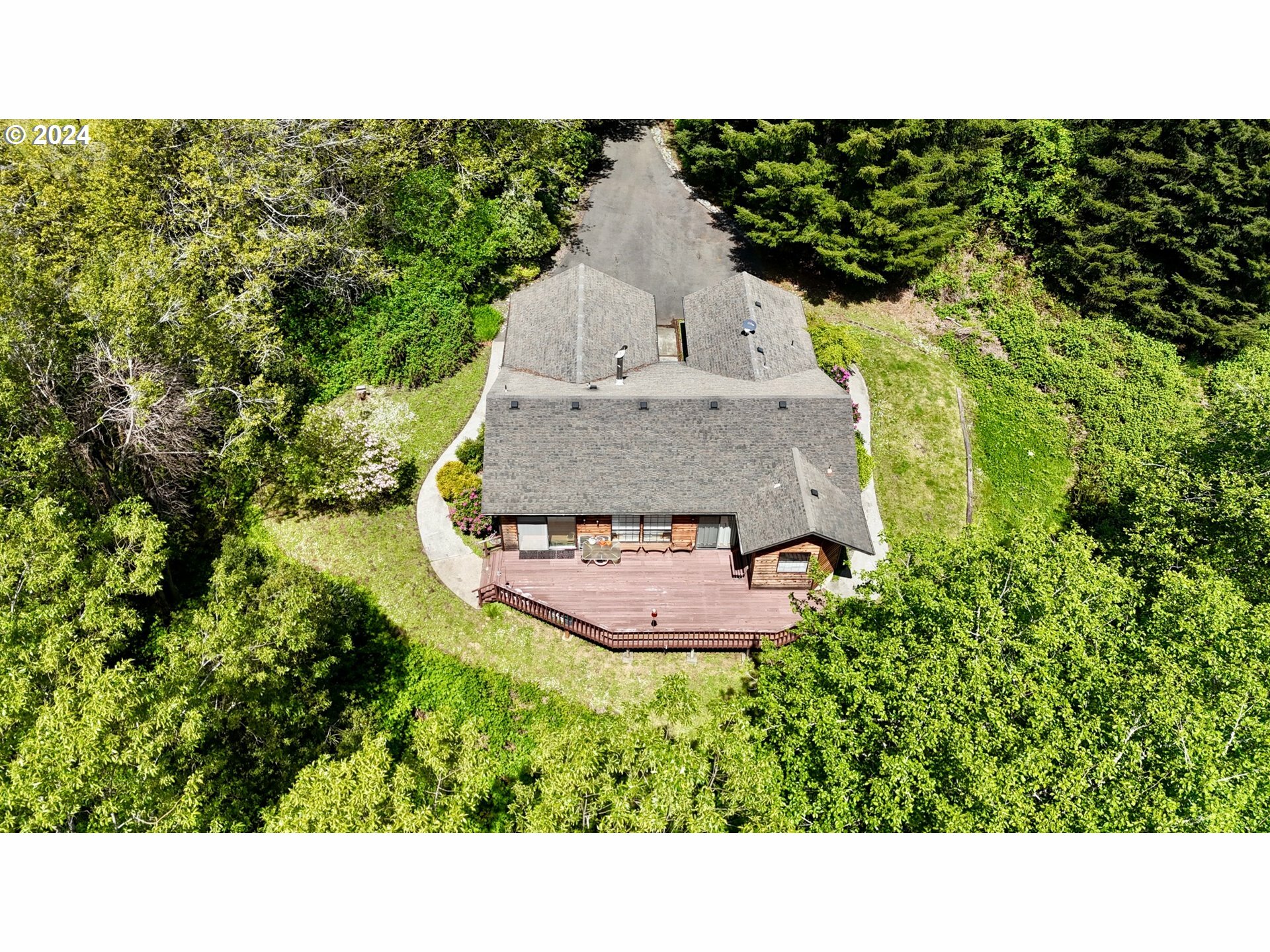 Property Photo:  308 Winchuck River Rd  OR 97415 