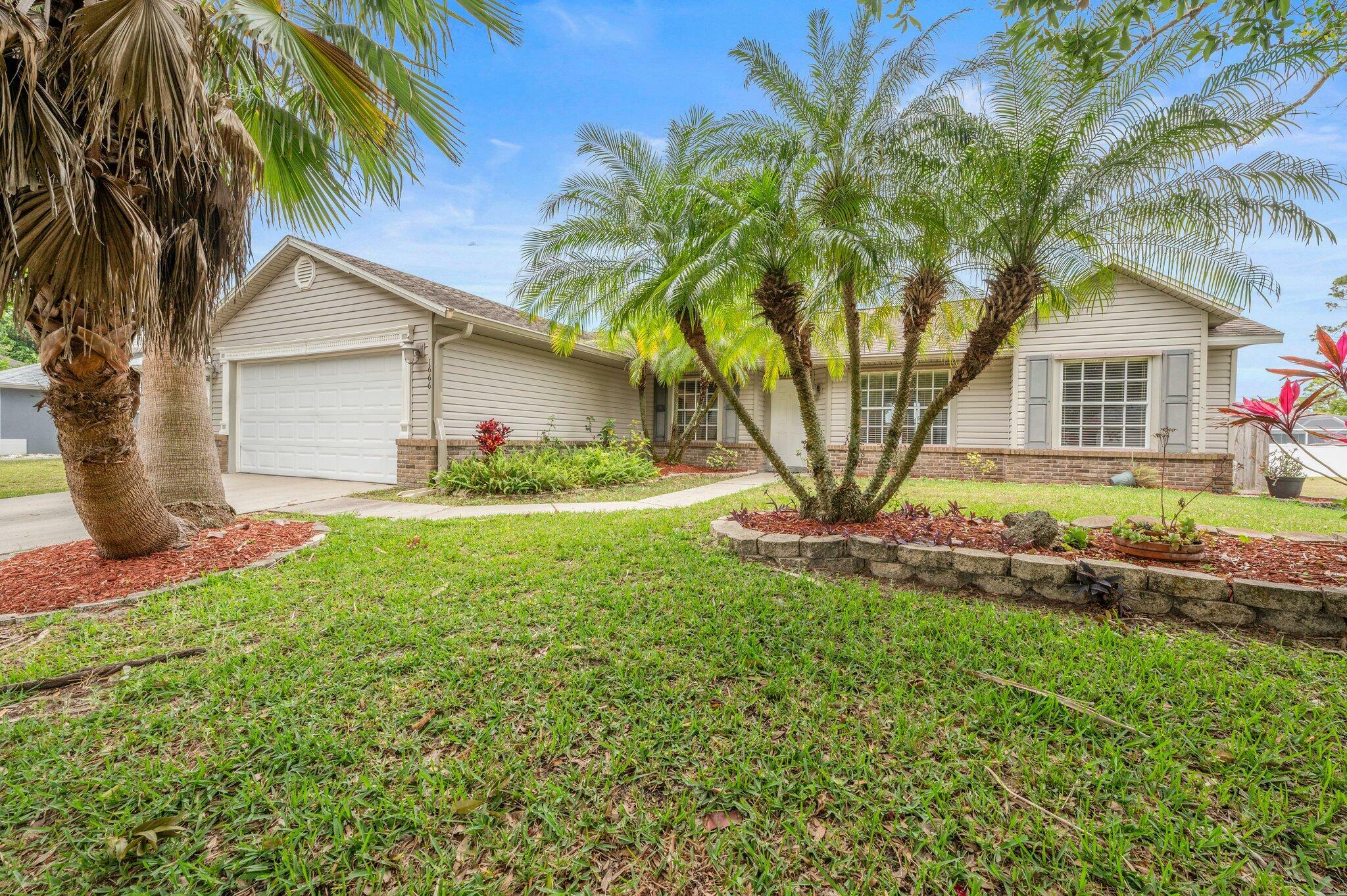 Property Photo:  1666 Glencove Avenue NW  FL 32907 