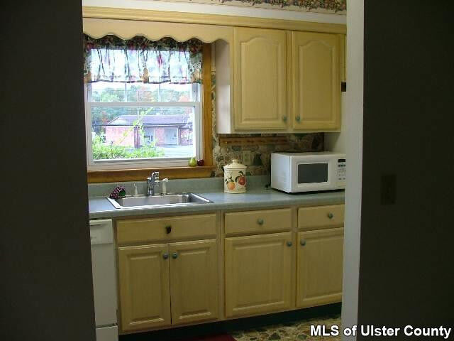 Property Photo:  