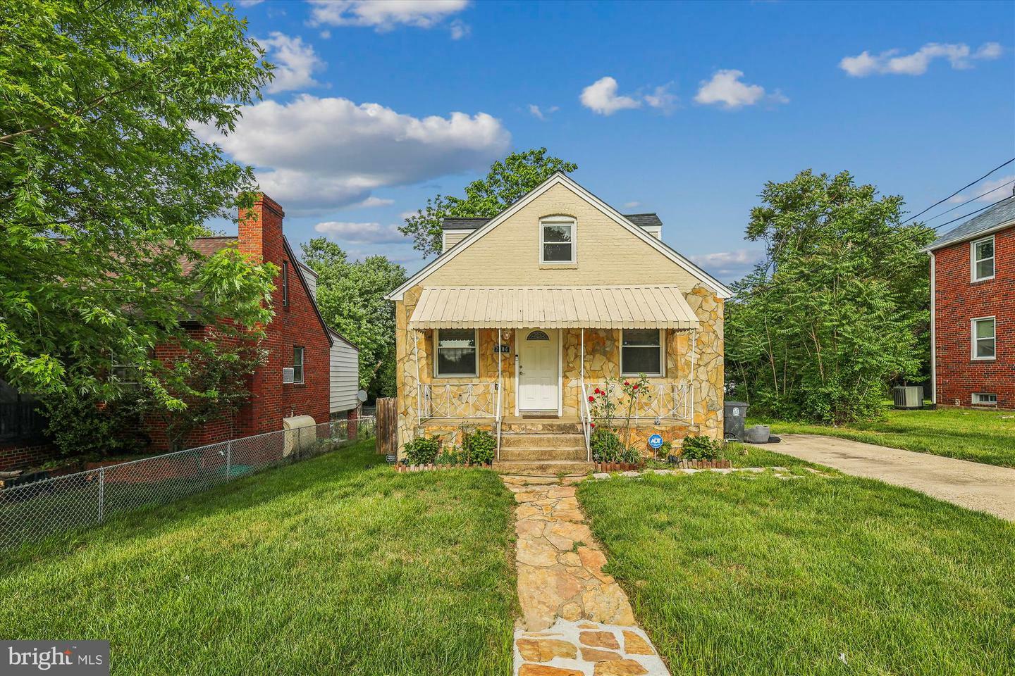 Property Photo: 2806 Sunset Lane MD 20746