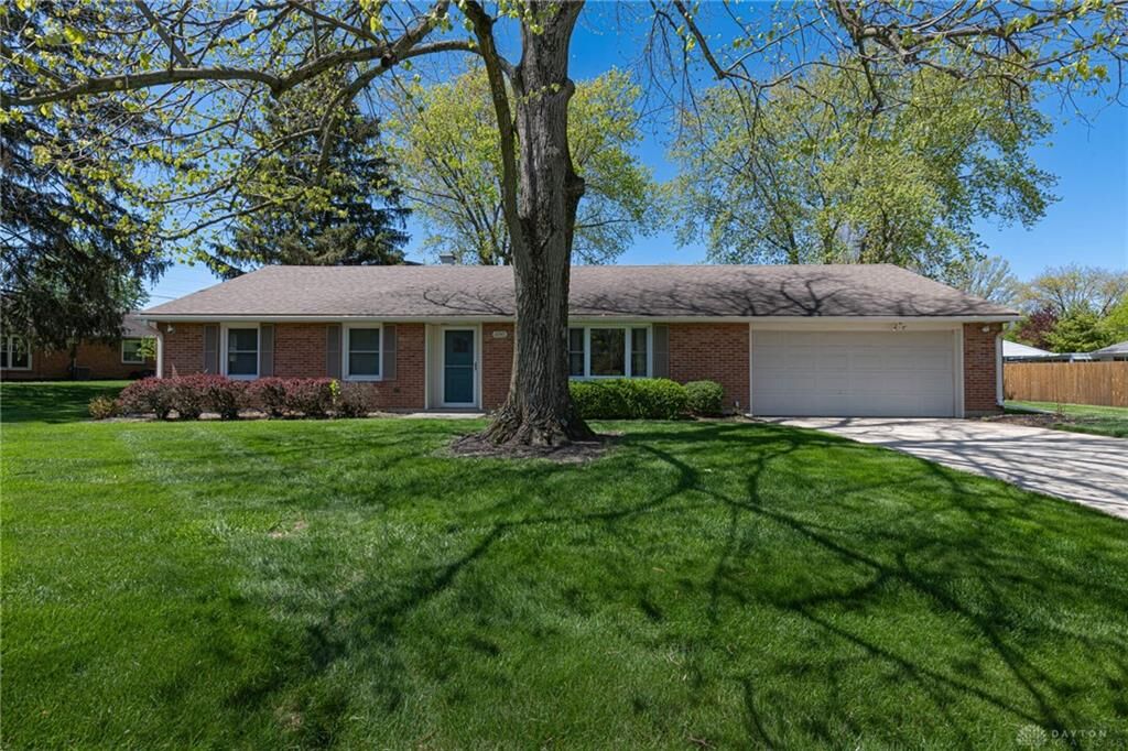 Property Photo: 6745 Yorkcliff Place OH 45459