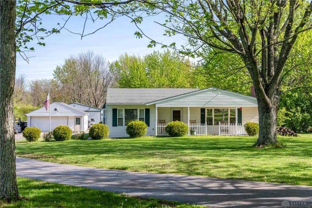 Property Photo: 220 Washington Road OH 45385