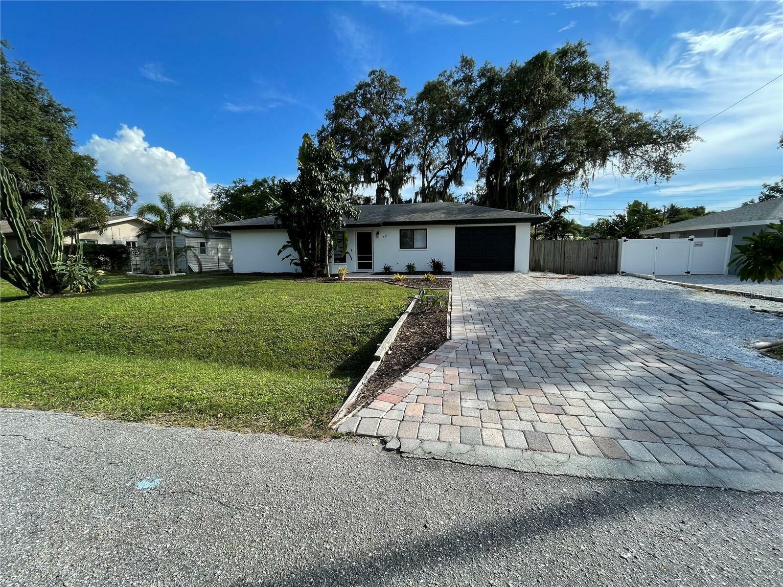 Property Photo:  547 Hobart Road  FL 34293 