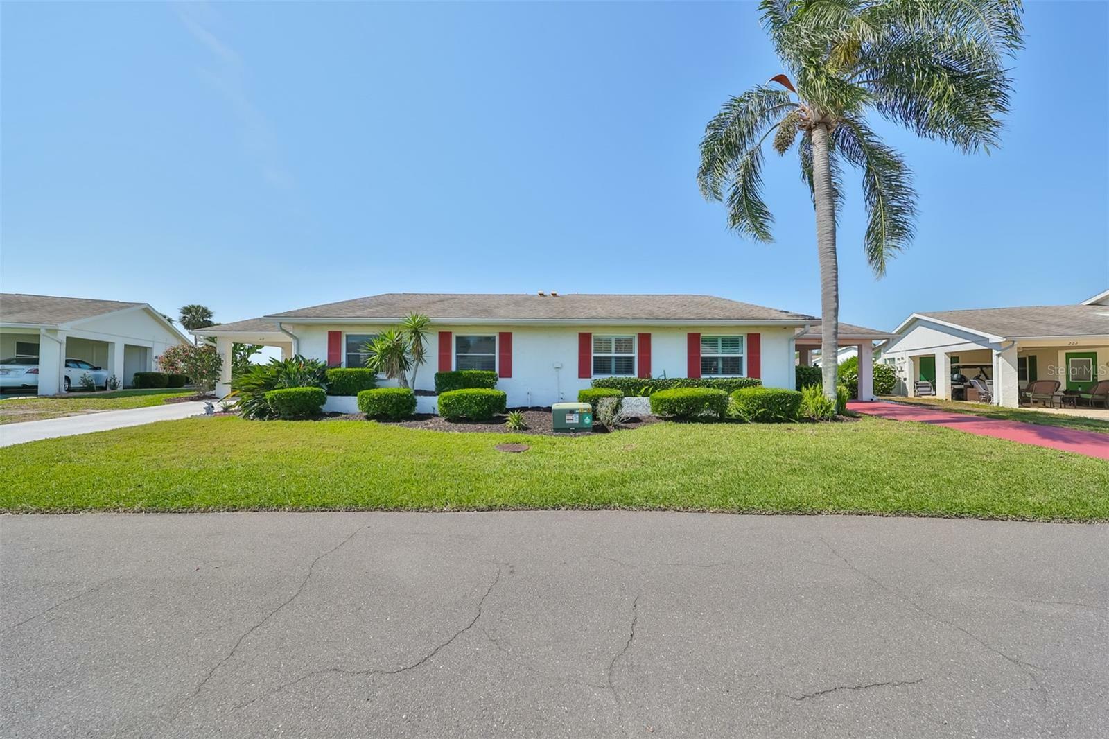 Property Photo:  218 Glenellen Place  FL 33573 