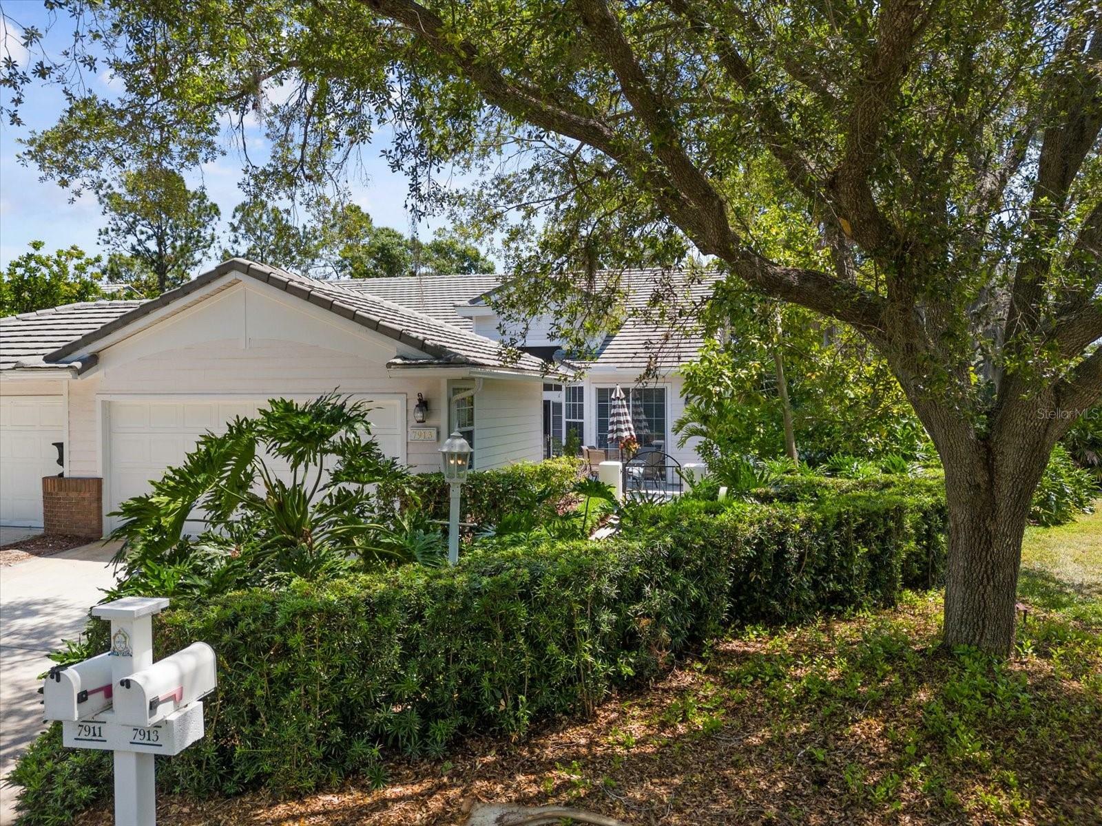 Property Photo: 7913 Whitebridge Glen FL 34201