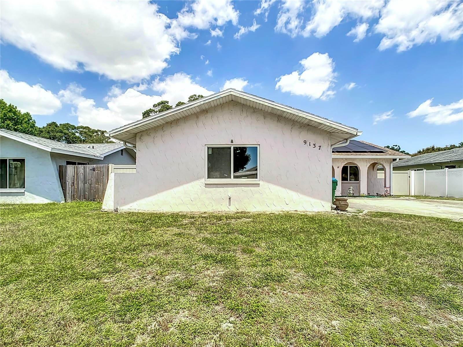 Property Photo:  9137 85th Avenue  FL 33777 