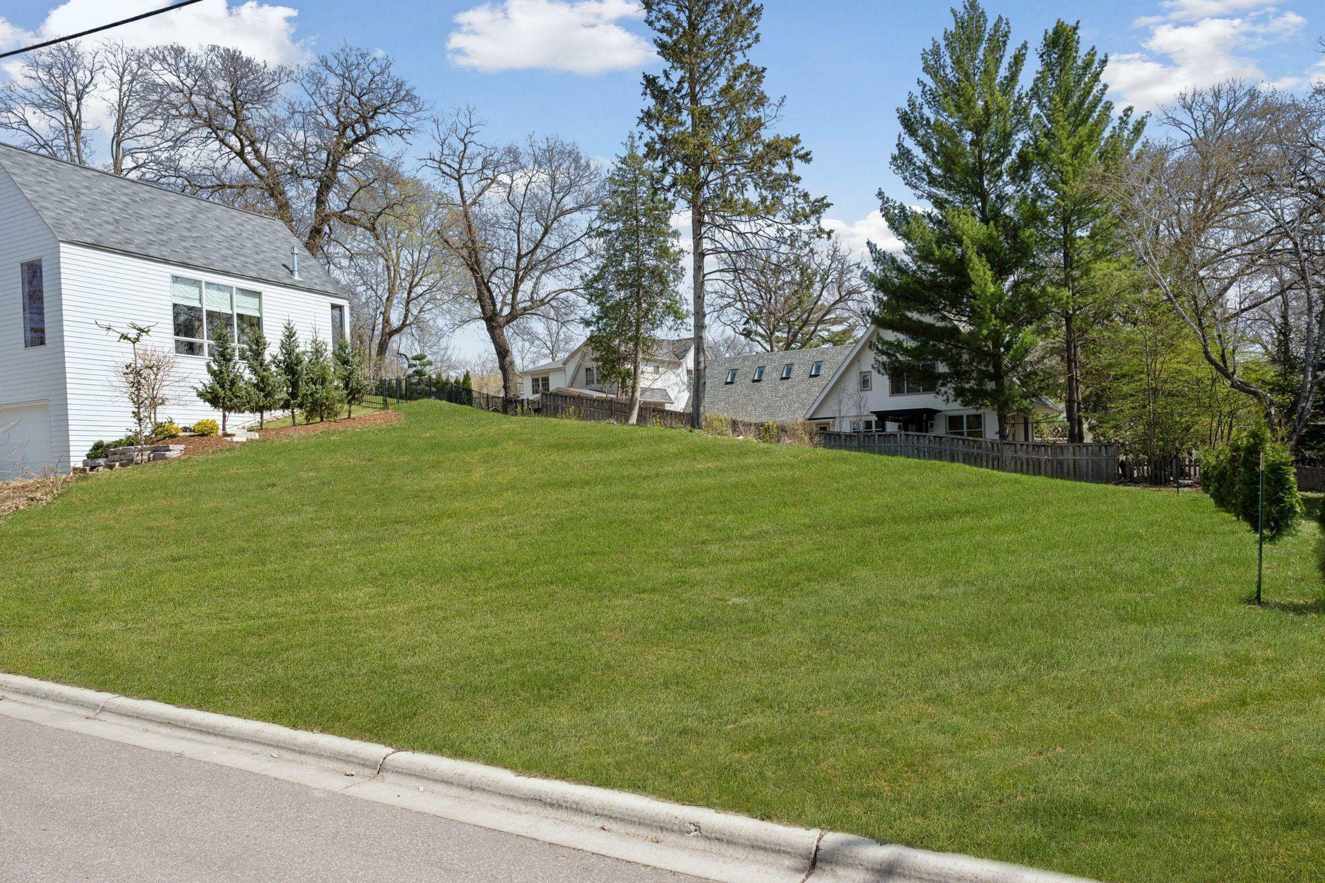 Property Photo:  1052 E Circle Drive  MN 55391 