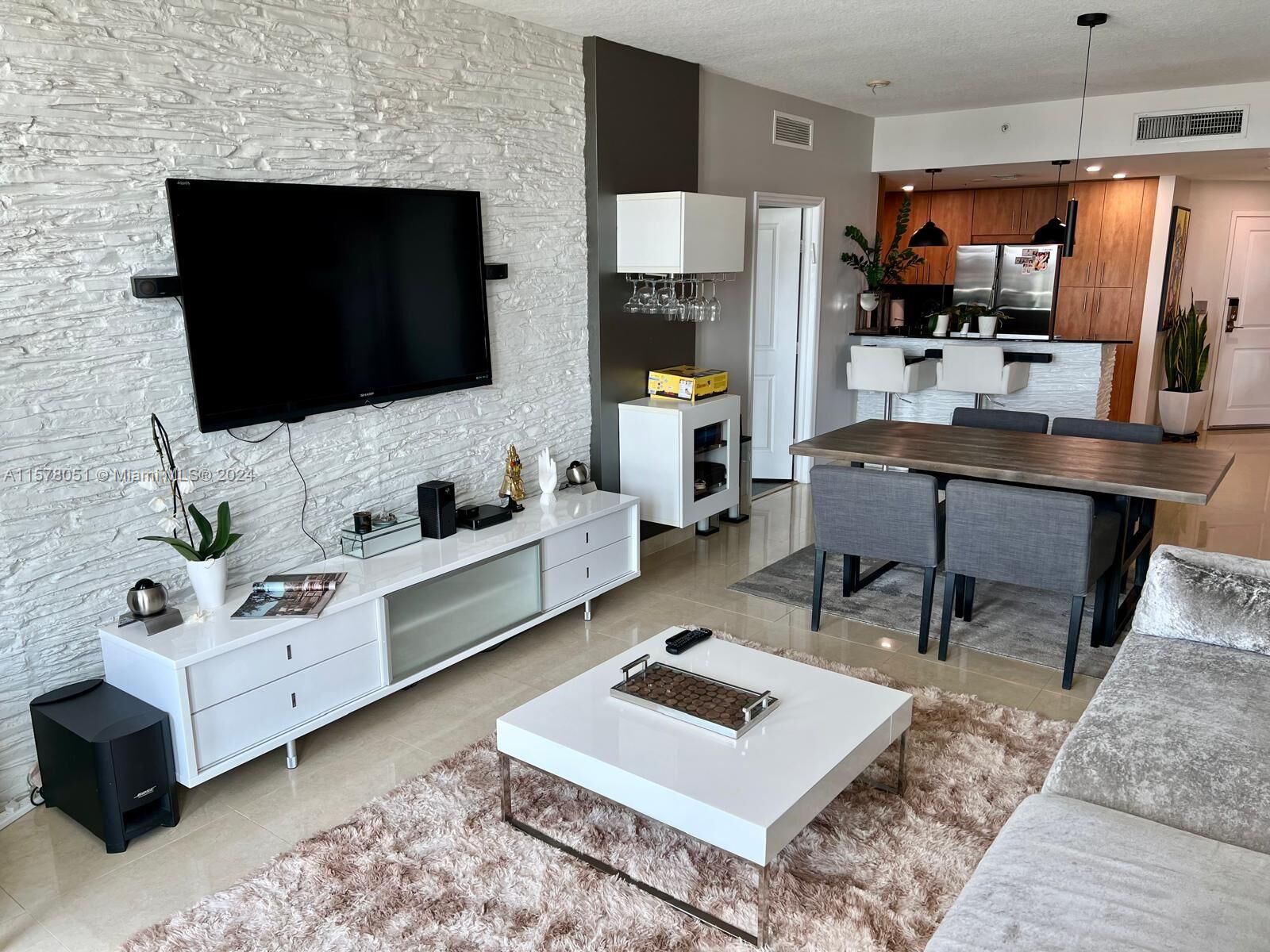 Property Photo:  7910 Harbor Island Dr 509  FL 33141 