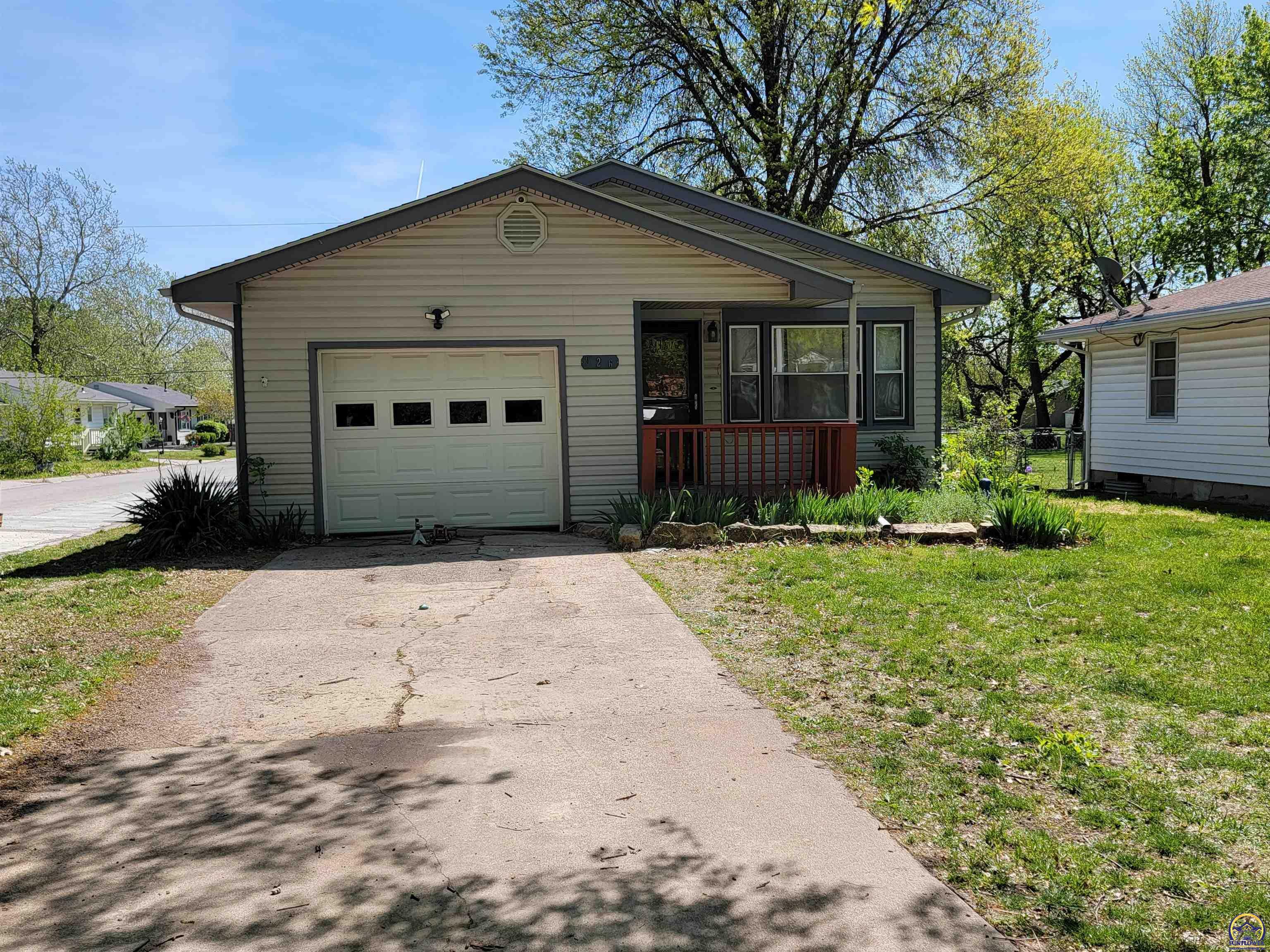 Property Photo: 926 Peyton St KS 66801
