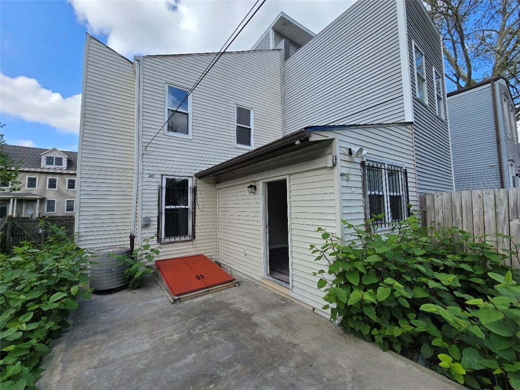 Property Photo:  1411 W North Ave  PA 15233 