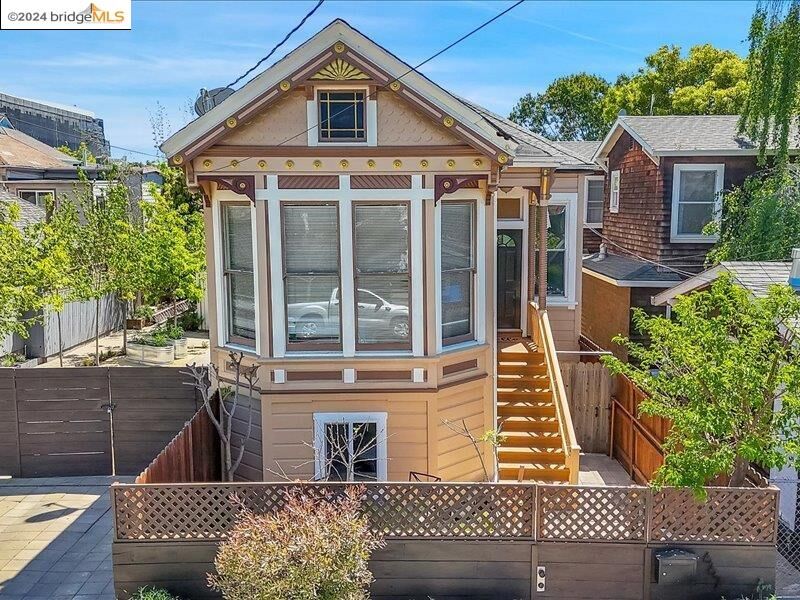 Property Photo: 667 46th St CA 94609