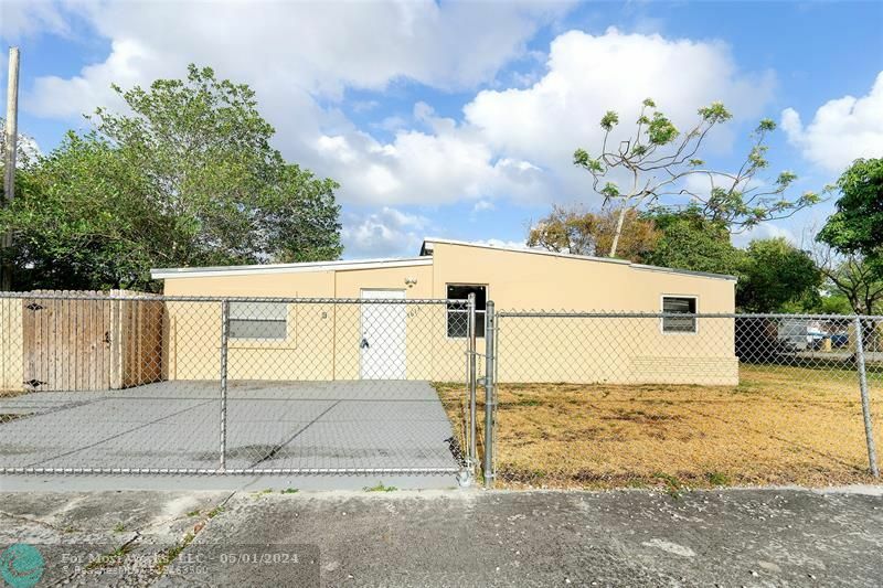 1613 NW 11th St  Fort Lauderdale FL 33311 photo
