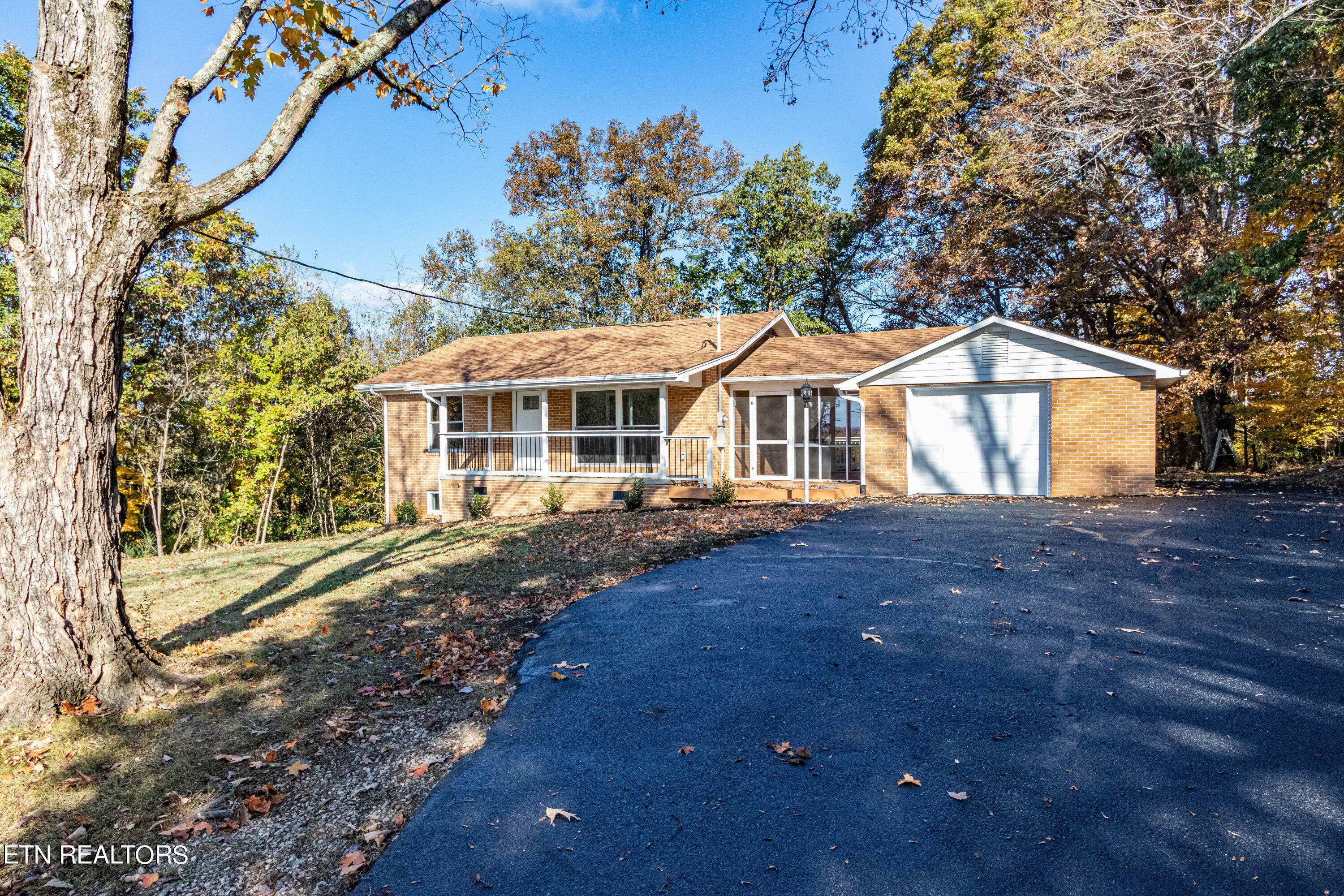 Property Photo:  3012 Sinking Springs Rd  TN 37914 