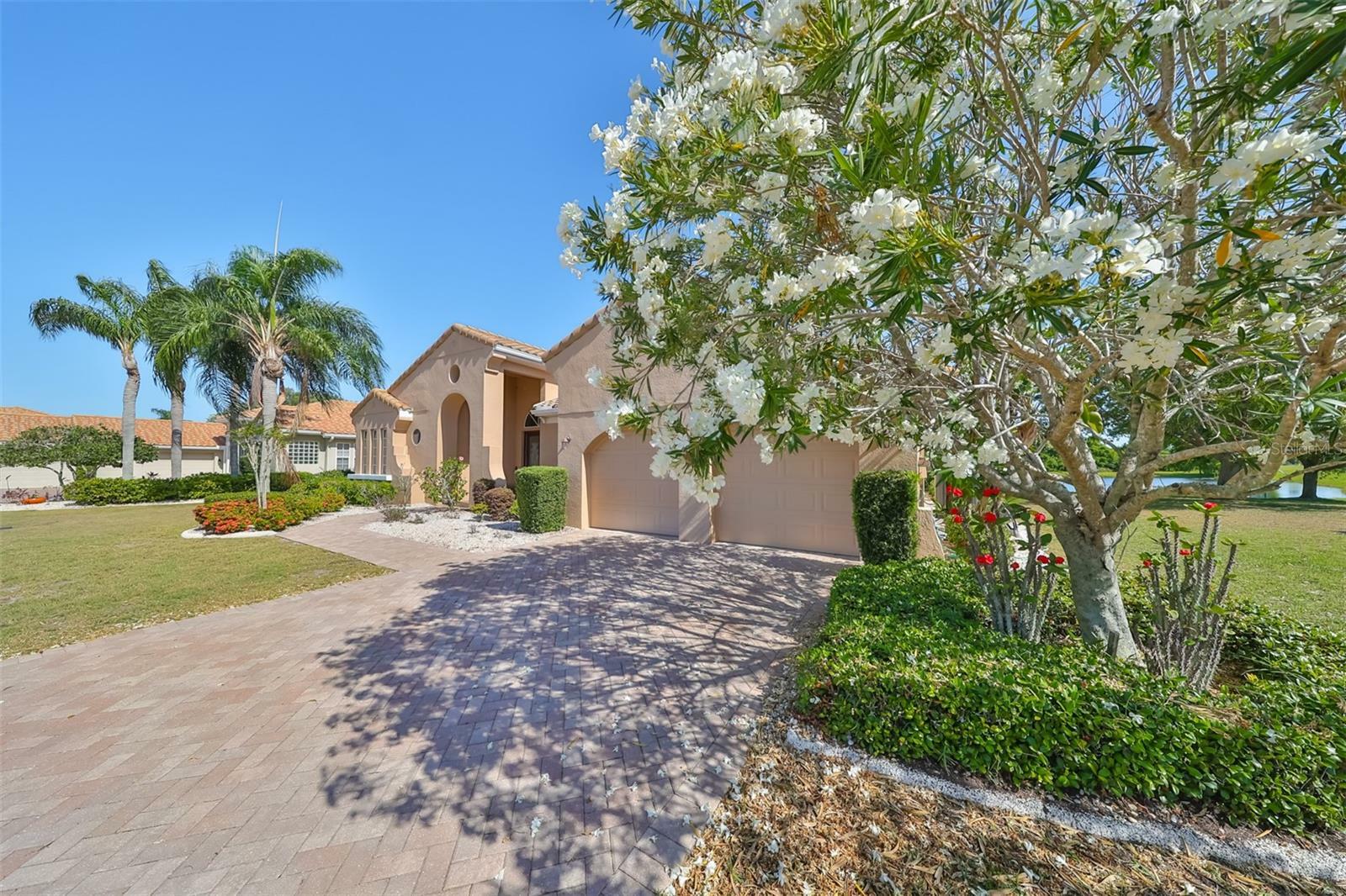 Property Photo:  519 Rimini Vista Way  FL 33573 