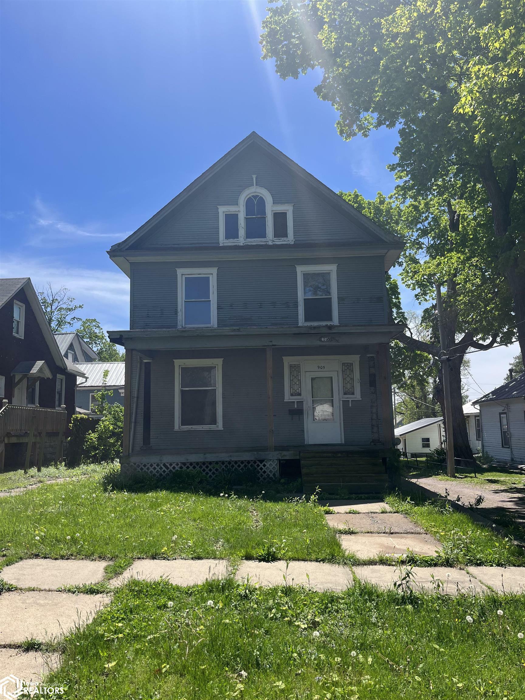 Property Photo:  905 Franklin Street  IA 52601 