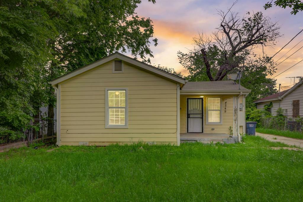 Property Photo:  4249 Avenue G  TX 76105 