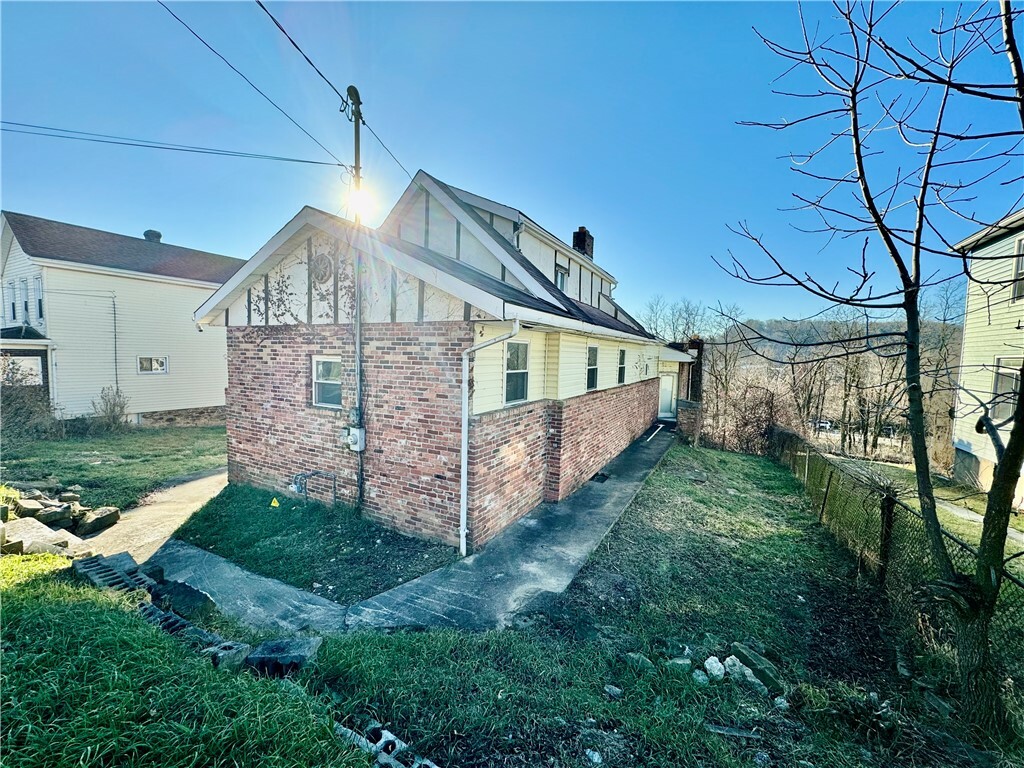 Property Photo:  932 Gaskill Ave  PA 15644 