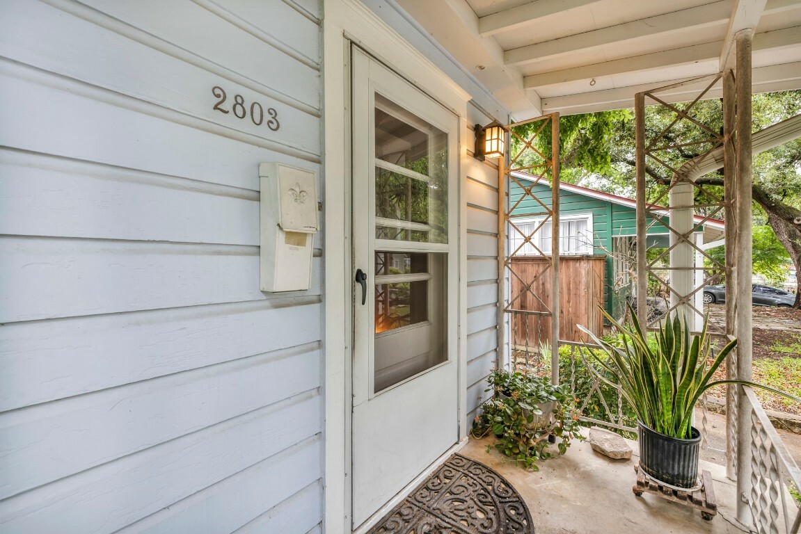 Property Photo:  2803 French Place  TX 78722 