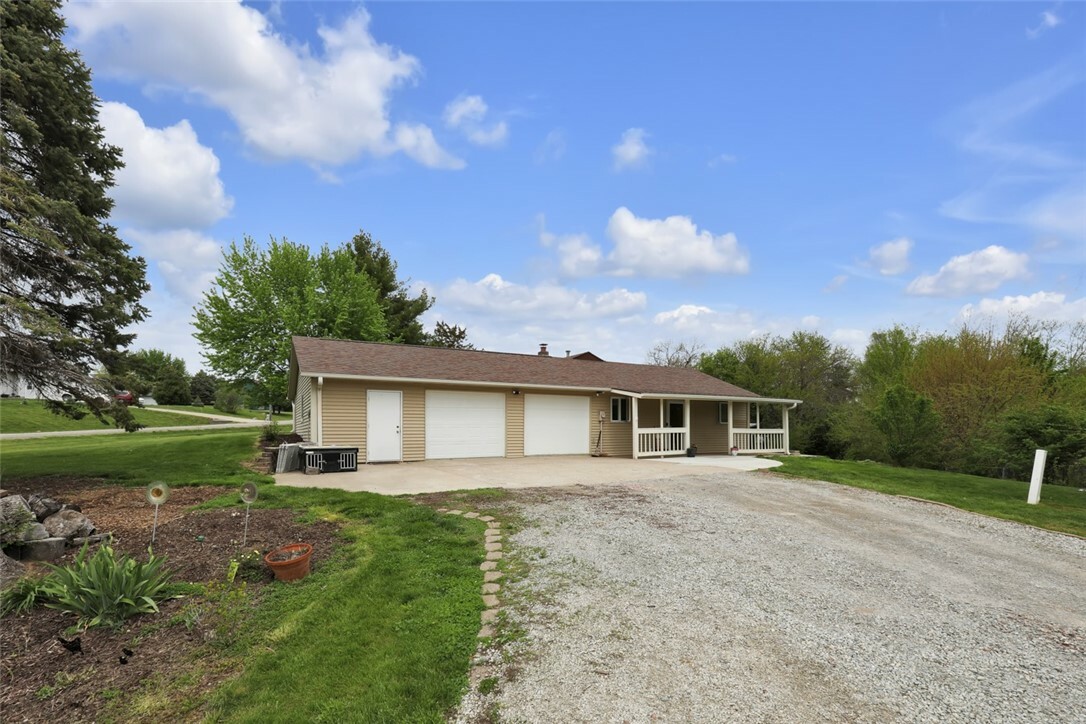 Property Photo:  100 Bream Court  IA 50219 