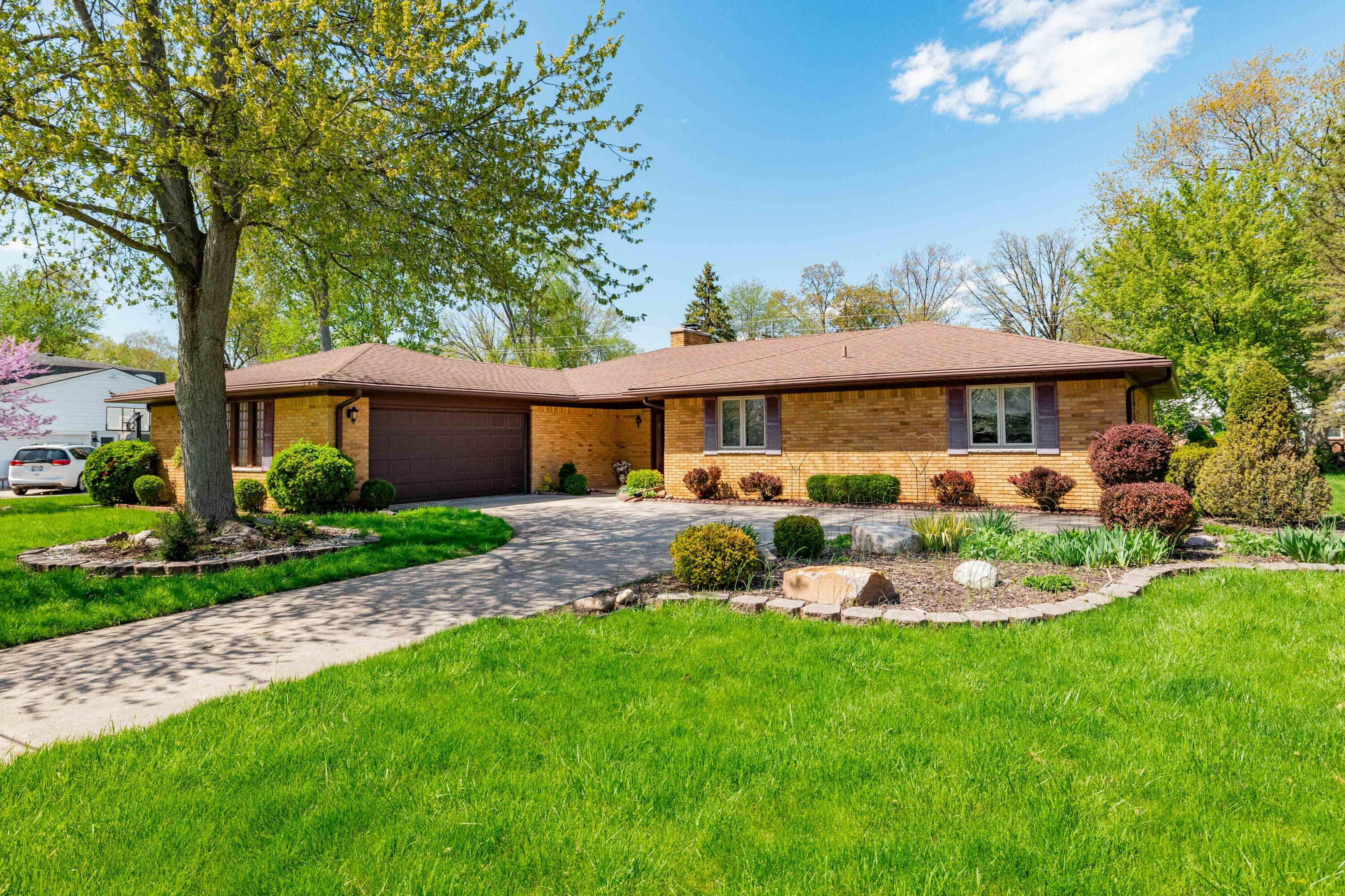 Property Photo:  8196 Thorntree Court  MI 48138 