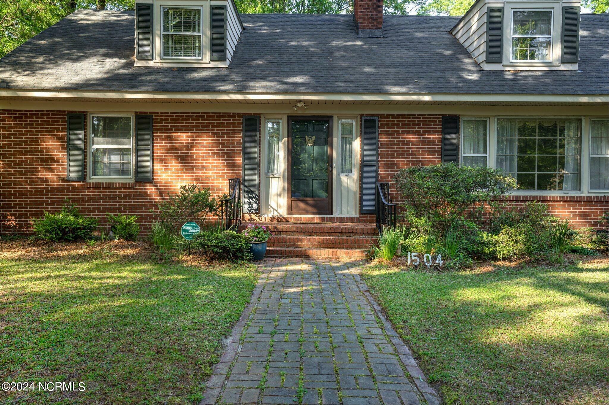 Property Photo:  1504 W Canal Street  NC 27886 