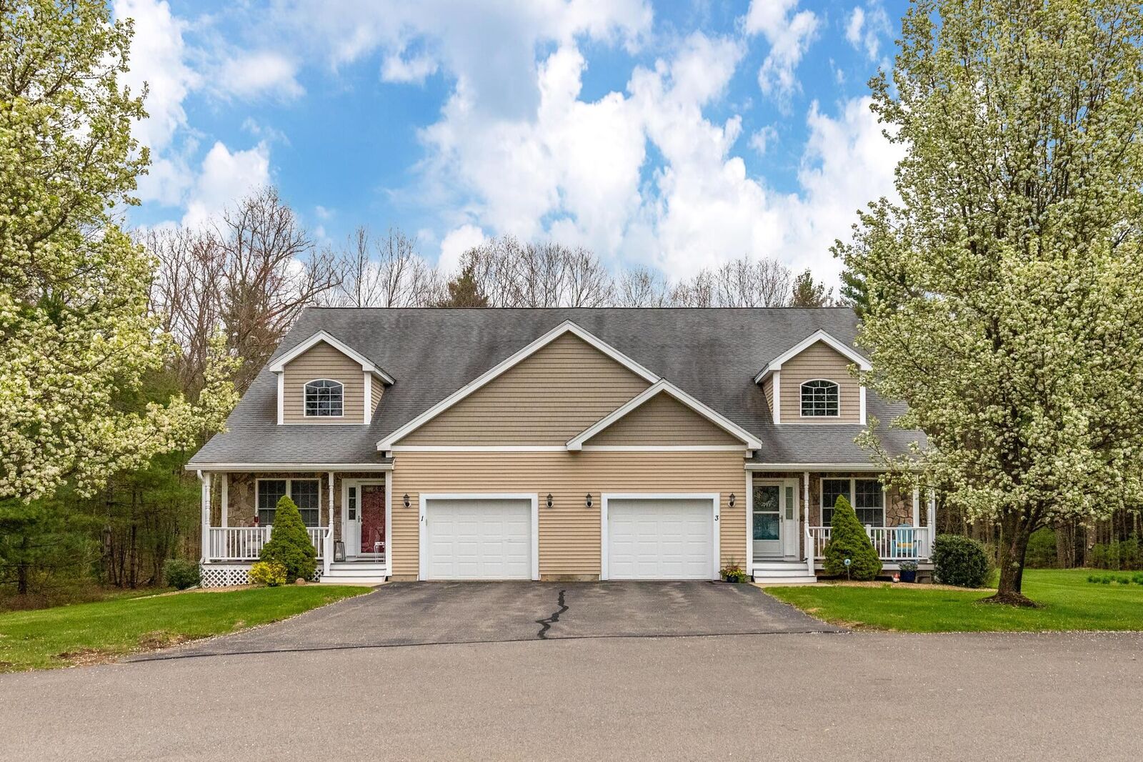 Property Photo:  3 Arbor Circle  NH 03052 