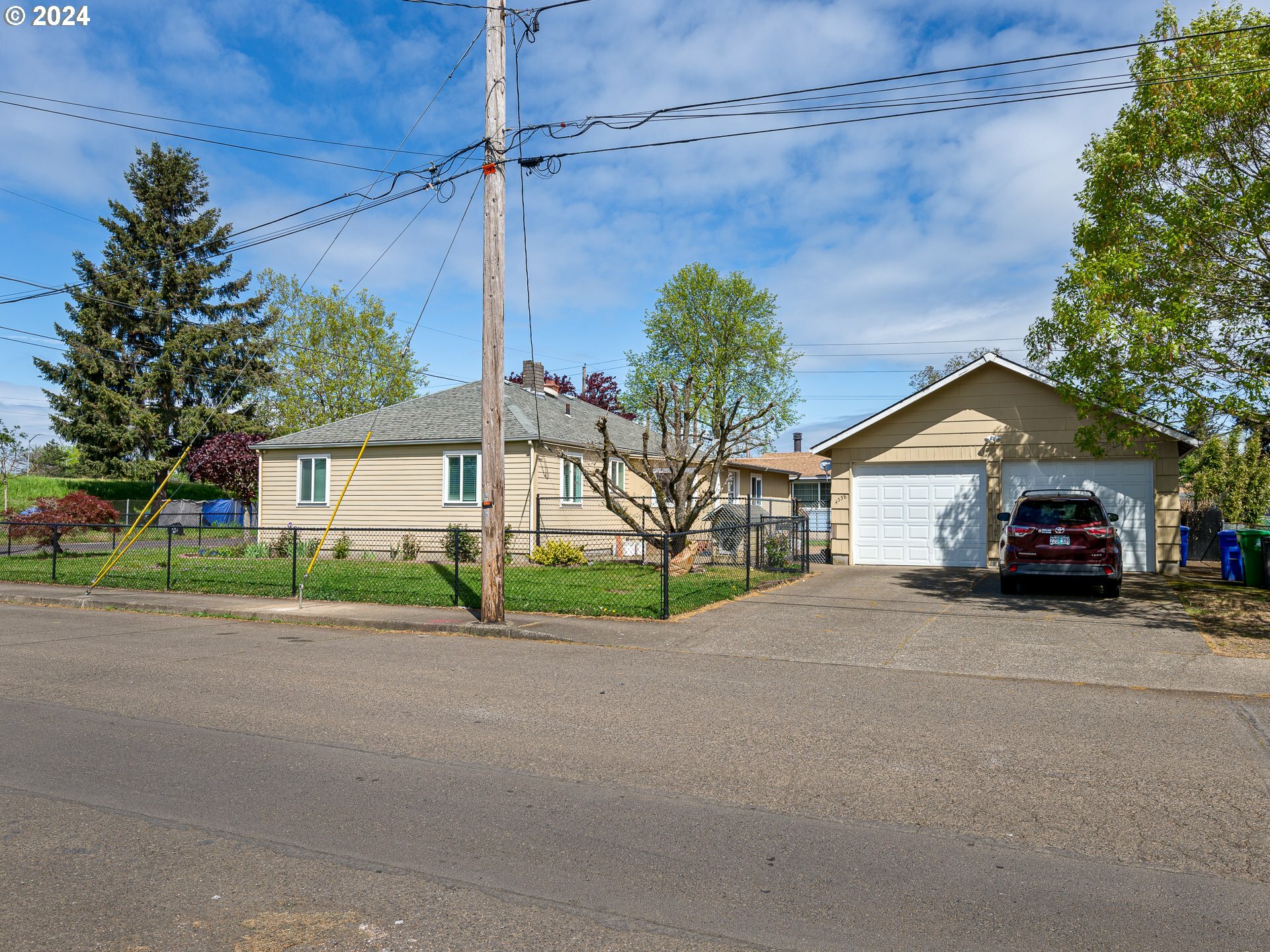 Property Photo:  4558 SE 96th Ave  OR 97266 