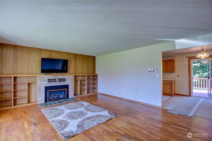 Property Photo:  617 W Blackburn Road W  WA 98273 