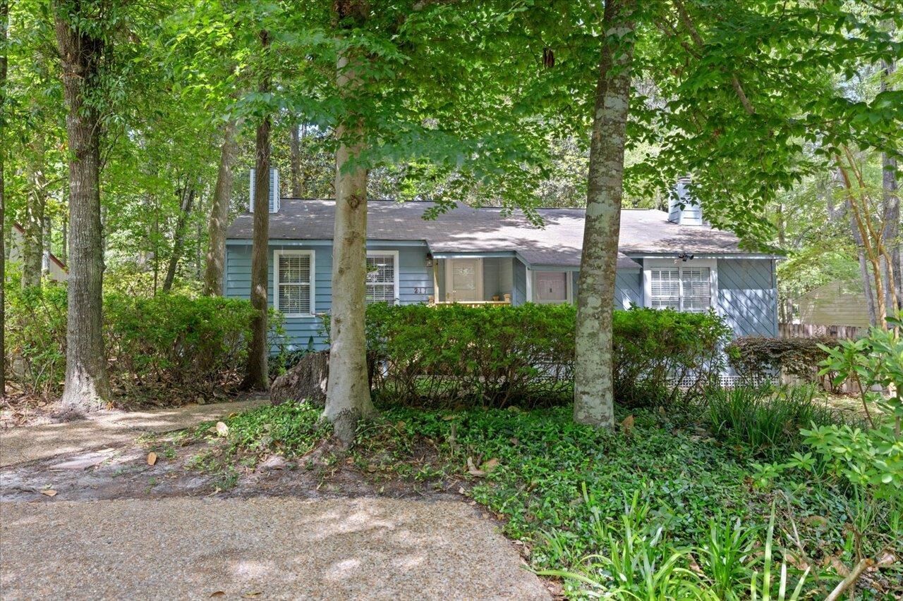Property Photo: 217 Parkbrook Circle FL 32301