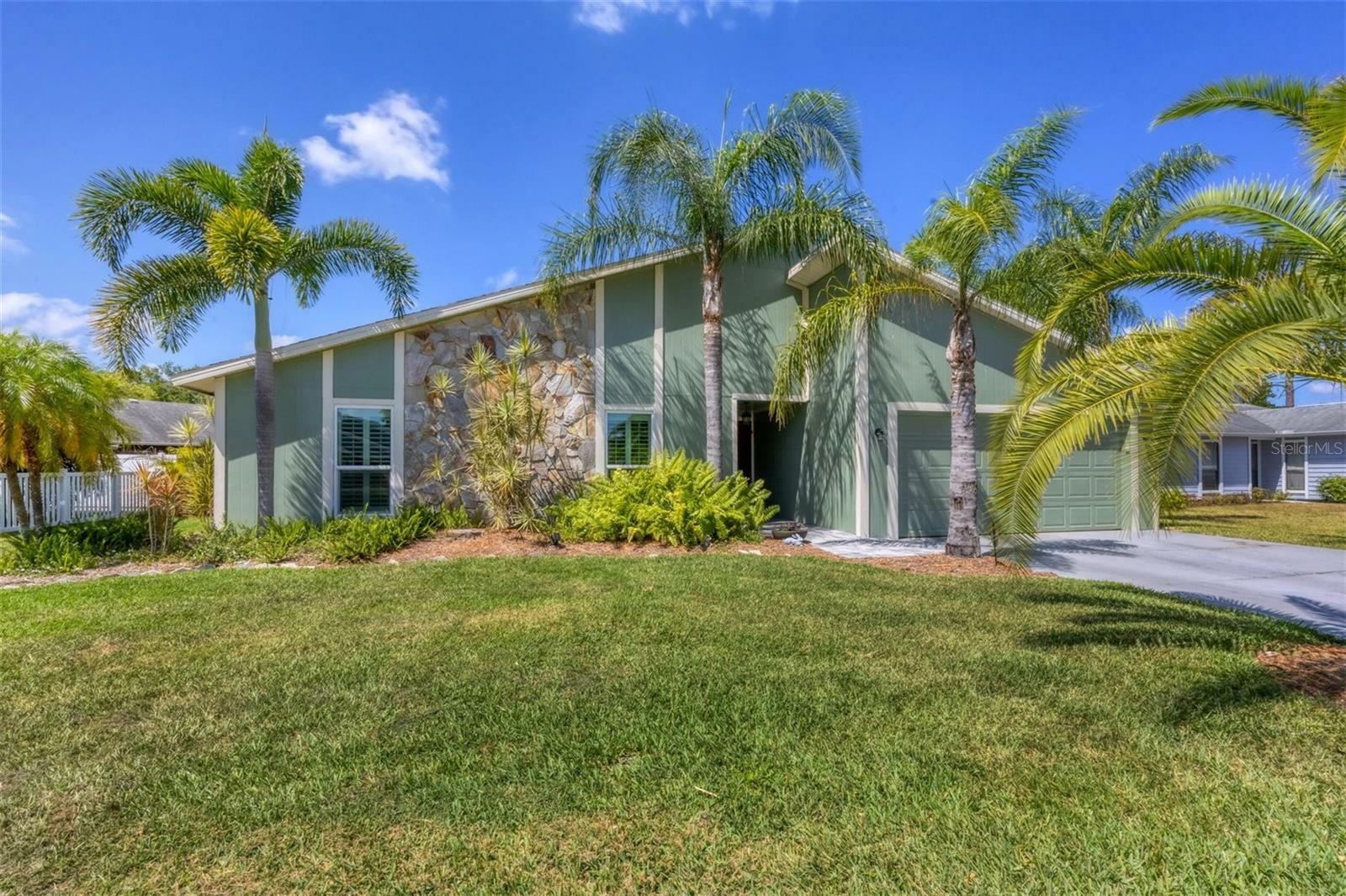 Property Photo:  4712 Glenbrooke Drive  FL 34243 