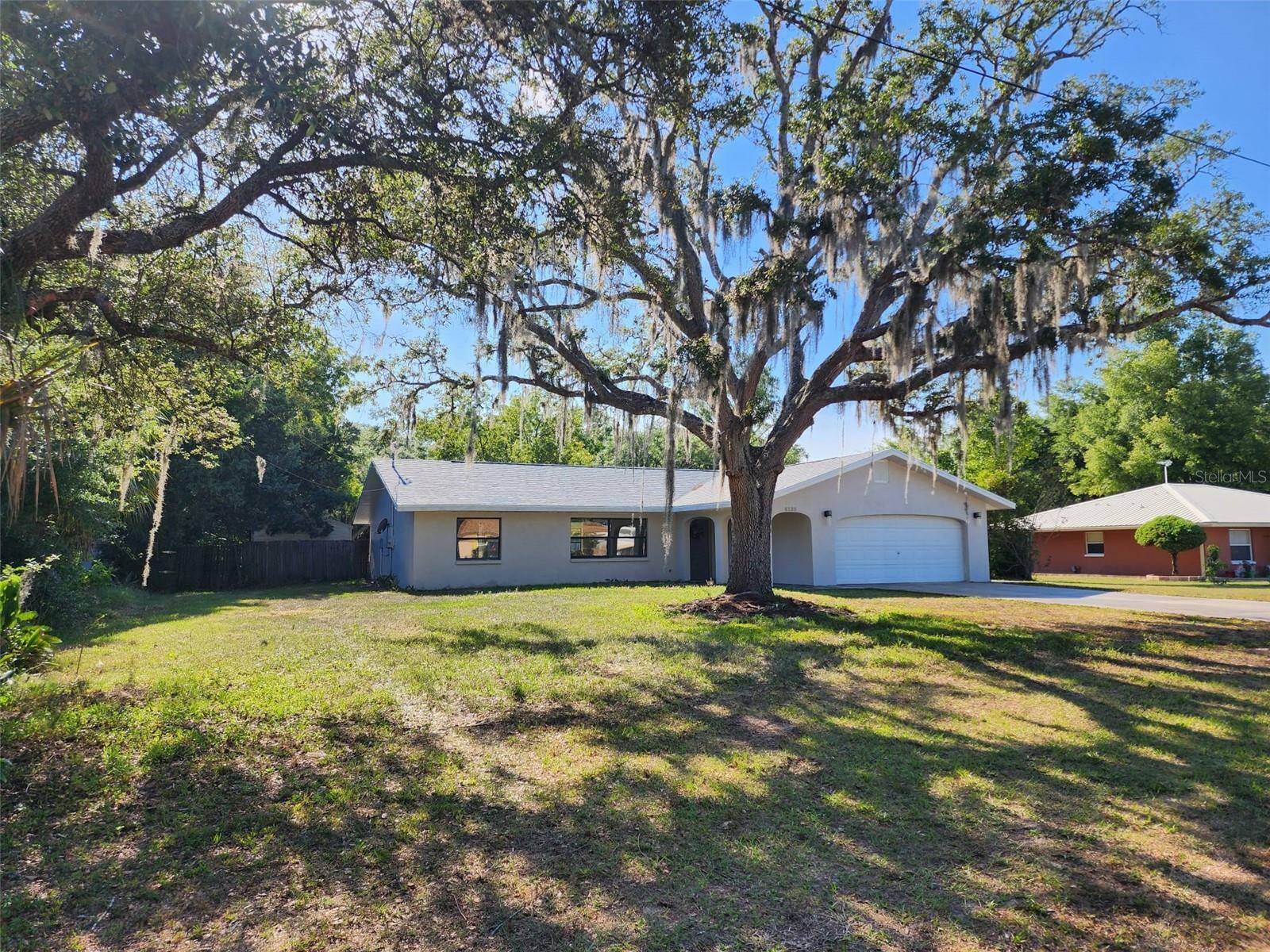 Property Photo:  6135 Fairway Drive  FL 33523 