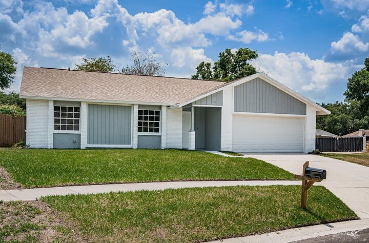 Property Photo: 301 Black Oak Court FL 33584