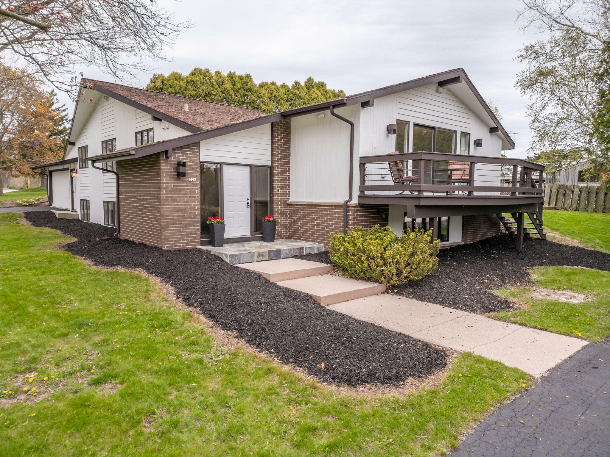 Property Photo: 528 Evergreen Pkwy WI 53083