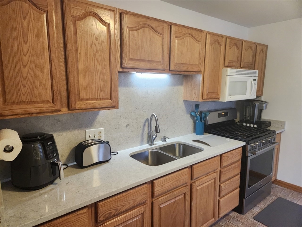 Property Photo: 280 Wanoosnoc Road 1R MA 01420