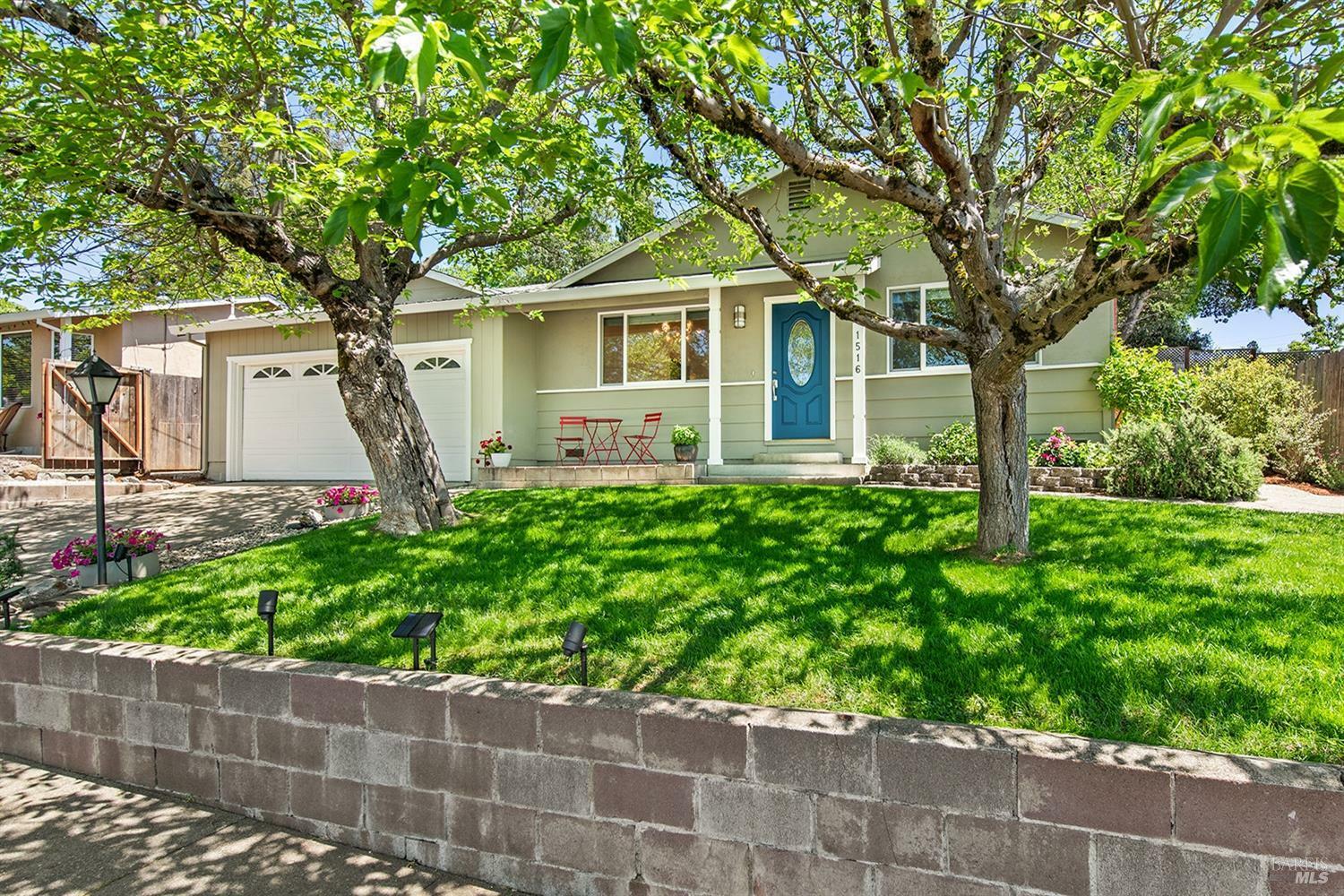 Property Photo:  1516 Oakleaf Avenue  CA 95448 